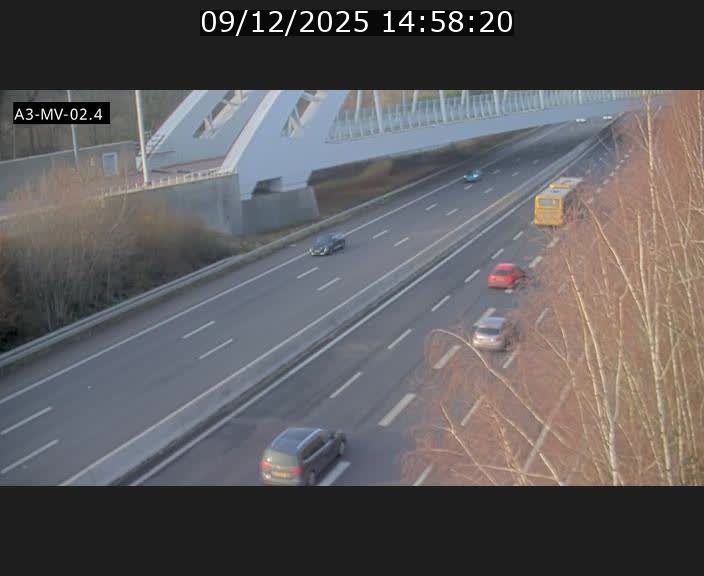 Webcam autoroute de la France (A3) au Luxembourg à Fentange, à proximité de la Croix de Gasperich. Vue orientée vers la Cloche d'Or