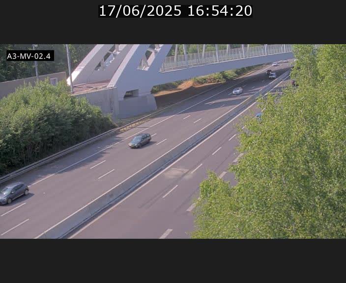 Webcam autoroute de la France (A3) au Luxembourg à Fentange, à proximité de la Croix de Gasperich. Vue orientée vers la Cloche d'Or