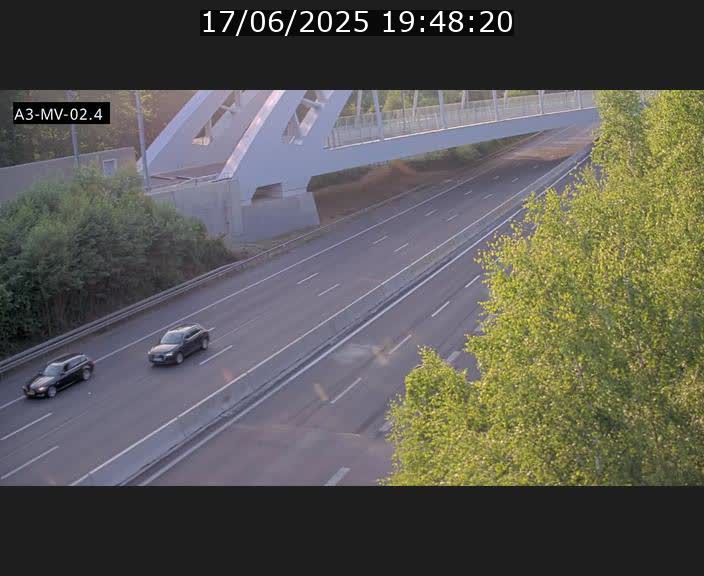 Webcam autoroute de la France (A3) au Luxembourg à Fentange, à proximité de la Croix de Gasperich. Vue orientée vers la Cloche d'Or