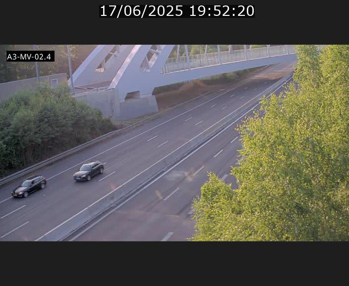 Webcam autoroute de la France (A3) au Luxembourg à Fentange, à proximité de la Croix de Gasperich. Vue orientée vers la Cloche d'Or