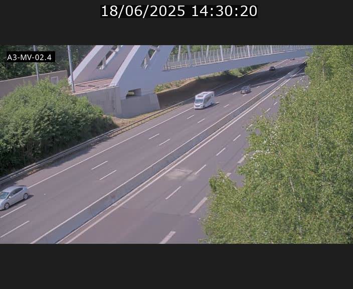 Webcam autoroute de la France (A3) au Luxembourg à Fentange, à proximité de la Croix de Gasperich. Vue orientée vers la Cloche d'Or