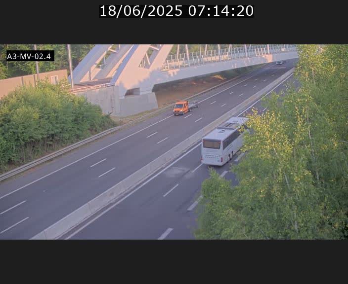 Webcam autoroute de la France (A3) au Luxembourg à Fentange, à proximité de la Croix de Gasperich. Vue orientée vers la Cloche d'Or