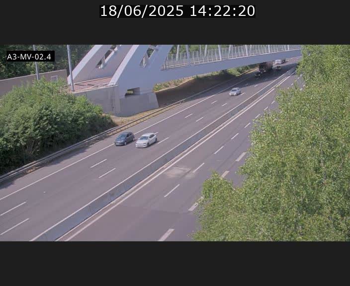Webcam autoroute de la France (A3) au Luxembourg à Fentange, à proximité de la Croix de Gasperich. Vue orientée vers la Cloche d'Or