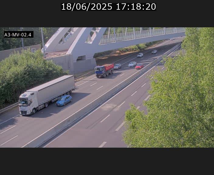 Webcam autoroute de la France (A3) au Luxembourg à Fentange, à proximité de la Croix de Gasperich. Vue orientée vers la Cloche d'Or