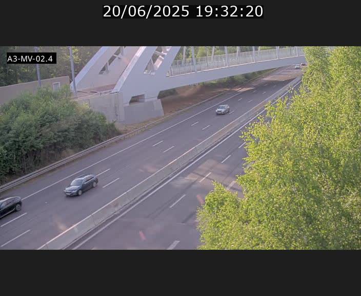 Webcam autoroute de la France (A3) au Luxembourg à Fentange, à proximité de la Croix de Gasperich. Vue orientée vers la Cloche d'Or