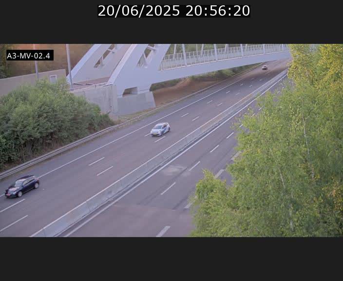 Webcam autoroute de la France (A3) au Luxembourg à Fentange, à proximité de la Croix de Gasperich. Vue orientée vers la Cloche d'Or