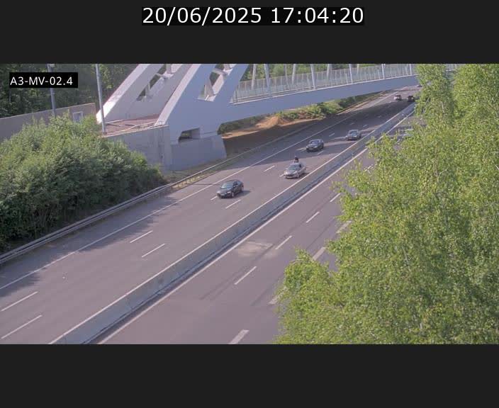 Webcam autoroute de la France (A3) au Luxembourg à Fentange, à proximité de la Croix de Gasperich. Vue orientée vers la Cloche d'Or