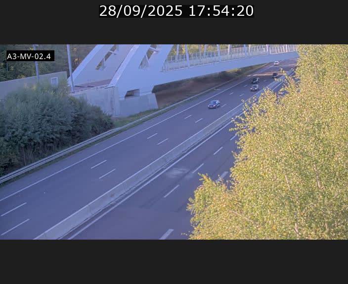 Webcam autoroute de la France (A3) au Luxembourg à Fentange, à proximité de la Croix de Gasperich. Vue orientée vers la Cloche d'Or