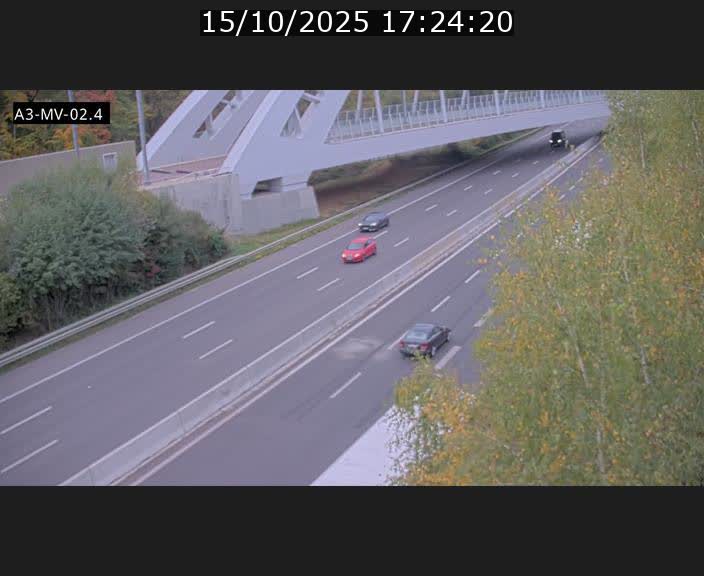 Webcam autoroute de la France (A3) au Luxembourg à Fentange, à proximité de la Croix de Gasperich. Vue orientée vers la Cloche d'Or