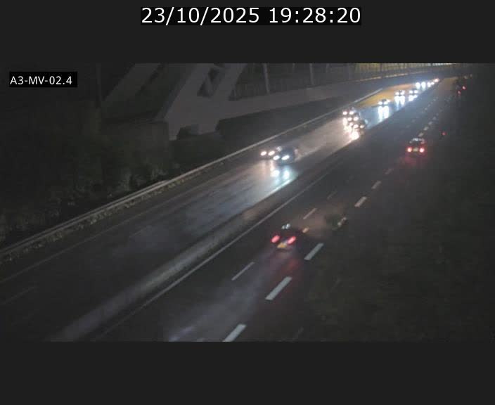 Webcam autoroute de la France (A3) au Luxembourg à Fentange, à proximité de la Croix de Gasperich. Vue orientée vers la Cloche d'Or