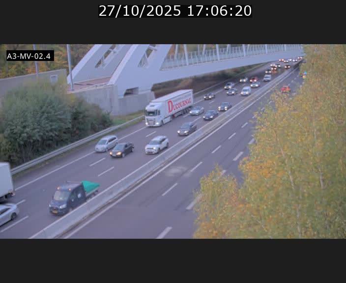 Webcam autoroute de la France (A3) au Luxembourg à Fentange, à proximité de la Croix de Gasperich. Vue orientée vers la Cloche d'Or