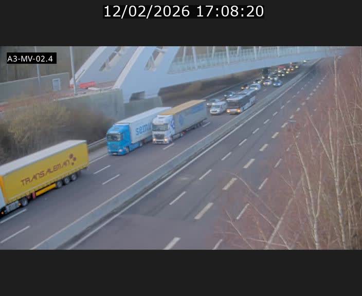 Webcam autoroute de la France (A3) au Luxembourg à Fentange, à proximité de la Croix de Gasperich. Vue orientée vers la Cloche d'Or