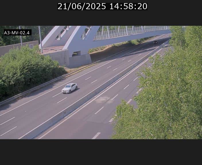 <h2>Webcam autoroute de la France (A3) au Luxembourg à Fentange, à proximité de la Croix de Gasperich. Vue orientée vers la Cloche d'Or</h2>