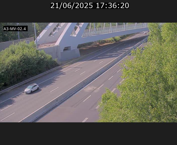 <h2>Webcam autoroute de la France (A3) au Luxembourg à Fentange, à proximité de la Croix de Gasperich. Vue orientée vers la Cloche d'Or</h2>