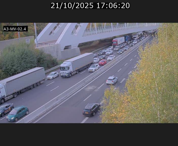 <h2>Webcam autoroute de la France (A3) au Luxembourg à Fentange, à proximité de la Croix de Gasperich. Vue orientée vers la Cloche d'Or</h2>