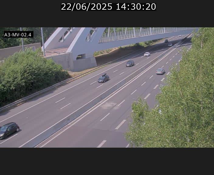 <h2>Webcam autoroute de la France (A3) au Luxembourg à Fentange, à proximité de la Croix de Gasperich. Vue orientée vers la Cloche d'Or</h2>