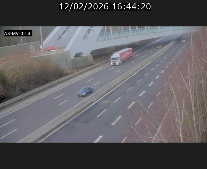 Webcam autoroute de la France (A3) au Luxembourg à Fentange, à proximité de la Croix de Gasperich. Vue orientée vers la Cloche d'Or