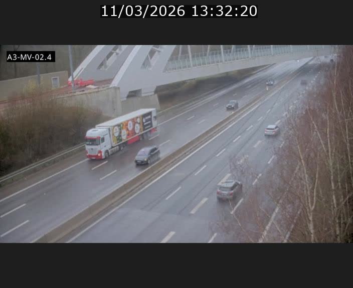 Webcam autoroute de la France (A3) au Luxembourg à Fentange, à proximité de la Croix de Gasperich. Vue orientée vers la Cloche d'Or