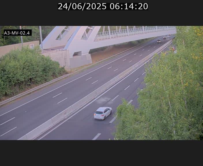<h2>Webcam autoroute de la France (A3) au Luxembourg à Fentange, à proximité de la Croix de Gasperich. Vue orientée vers la Cloche d'Or</h2>