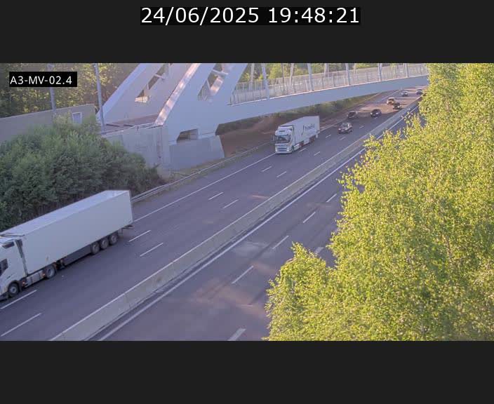<h2>Webcam autoroute de la France (A3) au Luxembourg à Fentange, à proximité de la Croix de Gasperich. Vue orientée vers la Cloche d'Or</h2>