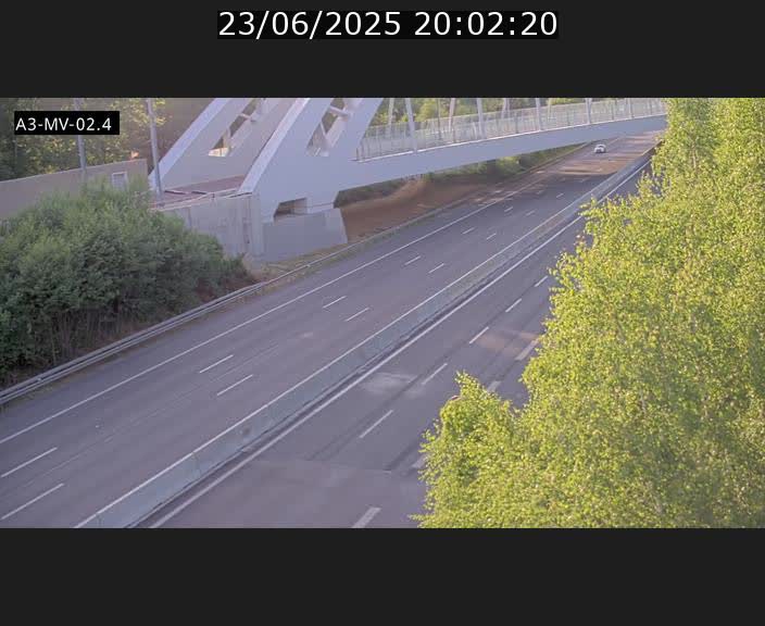 <h2>Webcam autoroute de la France (A3) au Luxembourg à Fentange, à proximité de la Croix de Gasperich. Vue orientée vers la Cloche d'Or</h2>