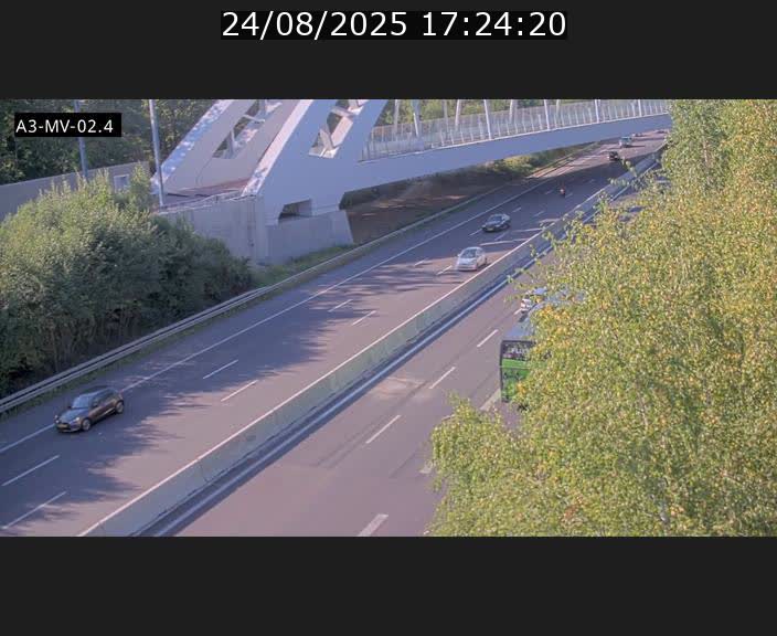 <h2>Webcam autoroute de la France (A3) au Luxembourg à Fentange, à proximité de la Croix de Gasperich. Vue orientée vers la Cloche d'Or</h2>
