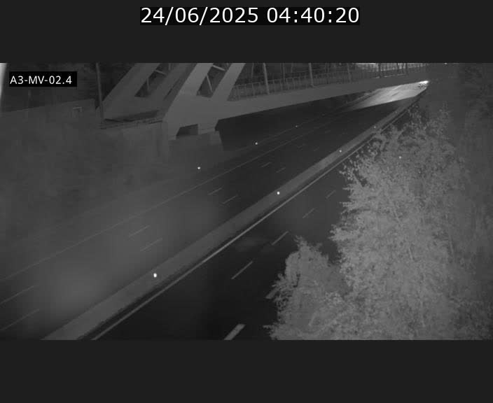 <h2>Webcam autoroute de la France (A3) au Luxembourg à Fentange, à proximité de la Croix de Gasperich. Vue orientée vers la Cloche d'Or</h2>