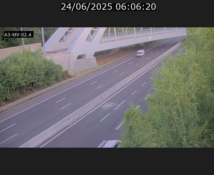 <h2>Webcam autoroute de la France (A3) au Luxembourg à Fentange, à proximité de la Croix de Gasperich. Vue orientée vers la Cloche d'Or</h2>