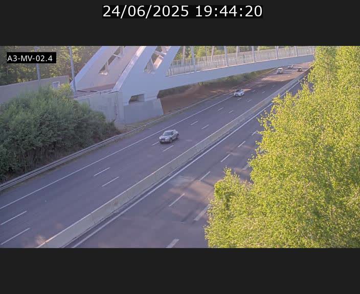 <h2>Webcam autoroute de la France (A3) au Luxembourg à Fentange, à proximité de la Croix de Gasperich. Vue orientée vers la Cloche d'Or</h2>