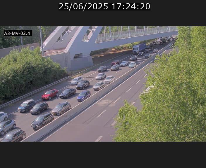 <h2>Webcam autoroute de la France (A3) au Luxembourg à Fentange, à proximité de la Croix de Gasperich. Vue orientée vers la Cloche d'Or</h2>