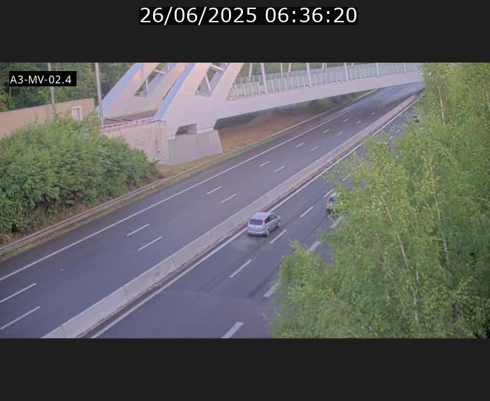 <h2>Webcam autoroute de la France (A3) au Luxembourg à Fentange, à proximité de la Croix de Gasperich. Vue orientée vers la Cloche d'Or</h2>