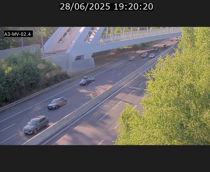 <h2>Webcam autoroute de la France (A3) au Luxembourg à Fentange, à proximité de la Croix de Gasperich. Vue orientée vers la Cloche d'Or</h2>