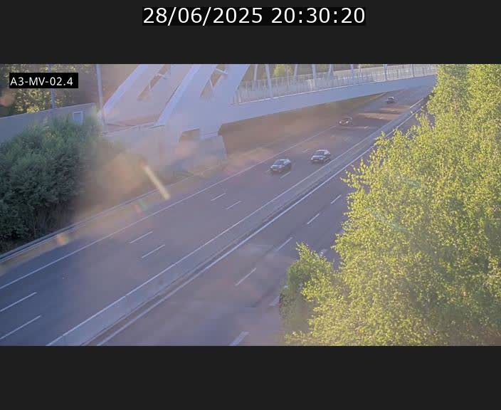 <h2>Webcam autoroute de la France (A3) au Luxembourg à Fentange, à proximité de la Croix de Gasperich. Vue orientée vers la Cloche d'Or</h2>