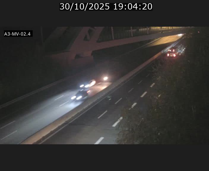 <h2>Webcam autoroute de la France (A3) au Luxembourg à Fentange, à proximité de la Croix de Gasperich. Vue orientée vers la Cloche d'Or</h2>