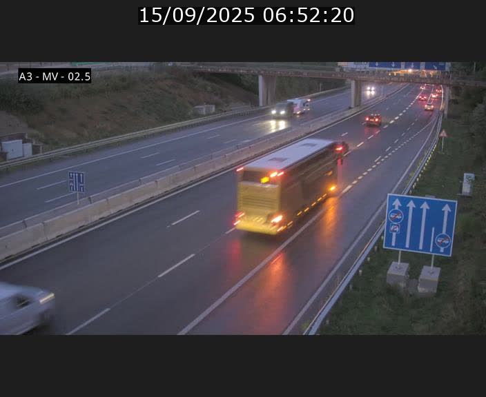 <h2>Webcam autoroute A3 au Luxembourg à proximité de la Croix de Gasperich. Vue orientée vers Luxembourg</h2>
