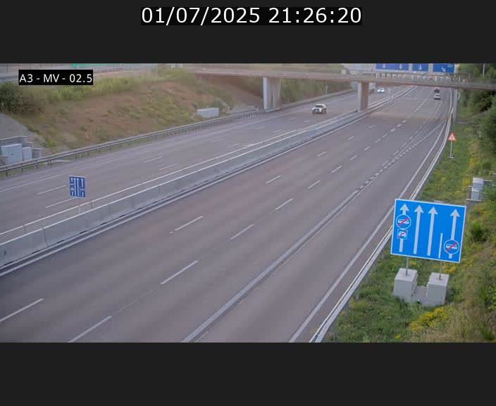 Webcam autoroute A3 au Luxembourg à proximité de la Croix de Gasperich. Vue orientée vers Luxembourg