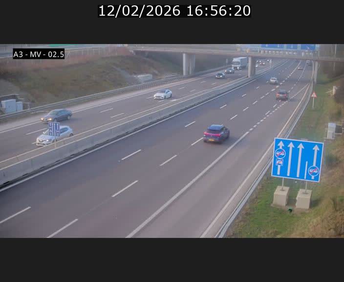 <h2>Webcam autoroute A3 au Luxembourg à proximité de la Croix de Gasperich. Vue orientée vers Luxembourg</h2>