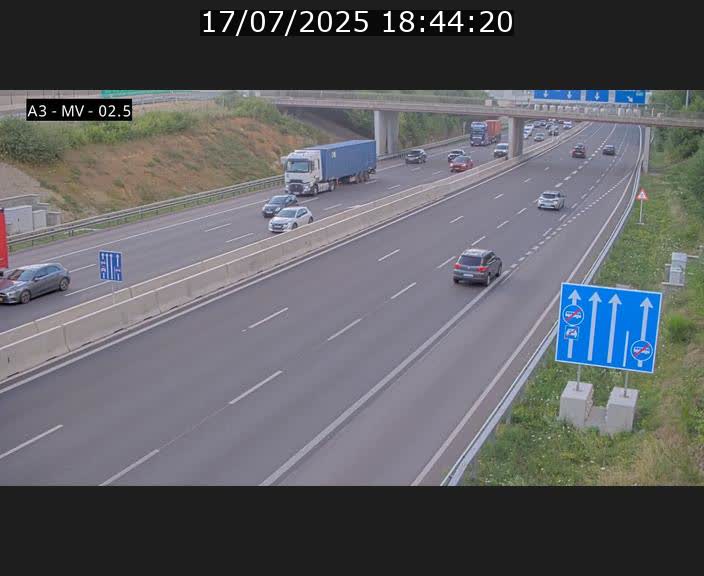Webcam autoroute A3 au Luxembourg à proximité de la Croix de Gasperich. Vue orientée vers Luxembourg