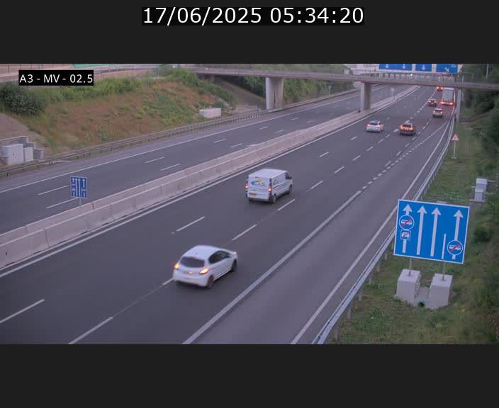 Webcam autoroute A3 au Luxembourg à proximité de la Croix de Gasperich. Vue orientée vers Luxembourg