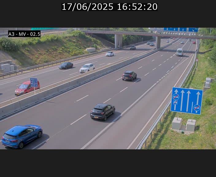 Webcam autoroute A3 au Luxembourg à proximité de la Croix de Gasperich. Vue orientée vers Luxembourg