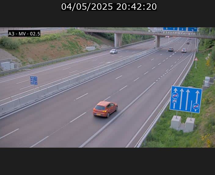 Webcam autoroute A3 au Luxembourg à proximité de la Croix de Gasperich. Vue orientée vers Luxembourg