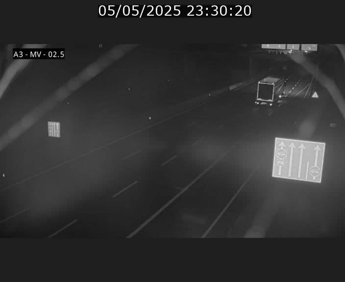 Webcam autoroute A3 au Luxembourg à proximité de la Croix de Gasperich. Vue orientée vers Luxembourg