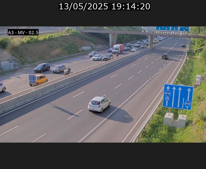 Webcam autoroute A3 au Luxembourg à proximité de la Croix de Gasperich. Vue orientée vers Luxembourg