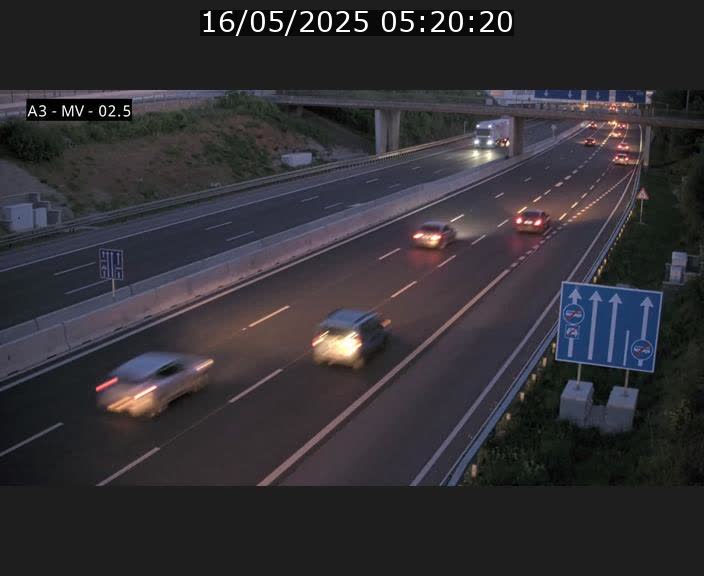 Webcam autoroute A3 au Luxembourg à proximité de la Croix de Gasperich. Vue orientée vers Luxembourg