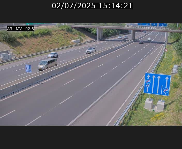Webcam autoroute A3 au Luxembourg à proximité de la Croix de Gasperich. Vue orientée vers Luxembourg