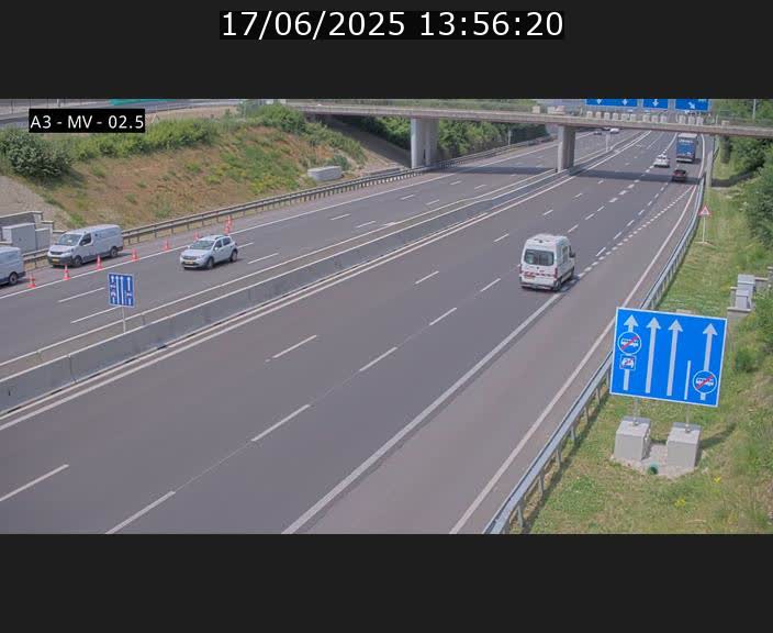 Webcam autoroute A3 au Luxembourg à proximité de la Croix de Gasperich. Vue orientée vers Luxembourg