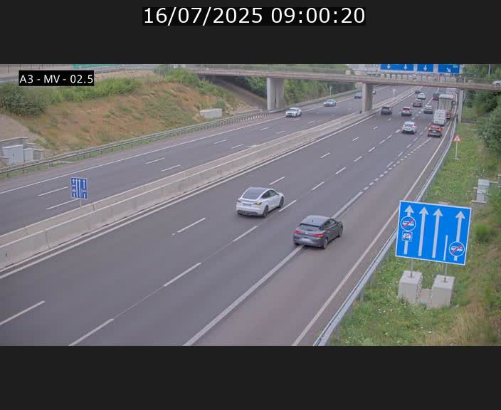 Webcam autoroute A3 au Luxembourg à proximité de la Croix de Gasperich. Vue orientée vers Luxembourg