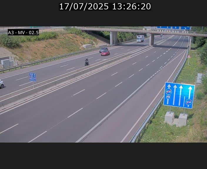 Webcam autoroute A3 au Luxembourg à proximité de la Croix de Gasperich. Vue orientée vers Luxembourg