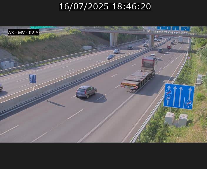 Webcam autoroute A3 au Luxembourg à proximité de la Croix de Gasperich. Vue orientée vers Luxembourg