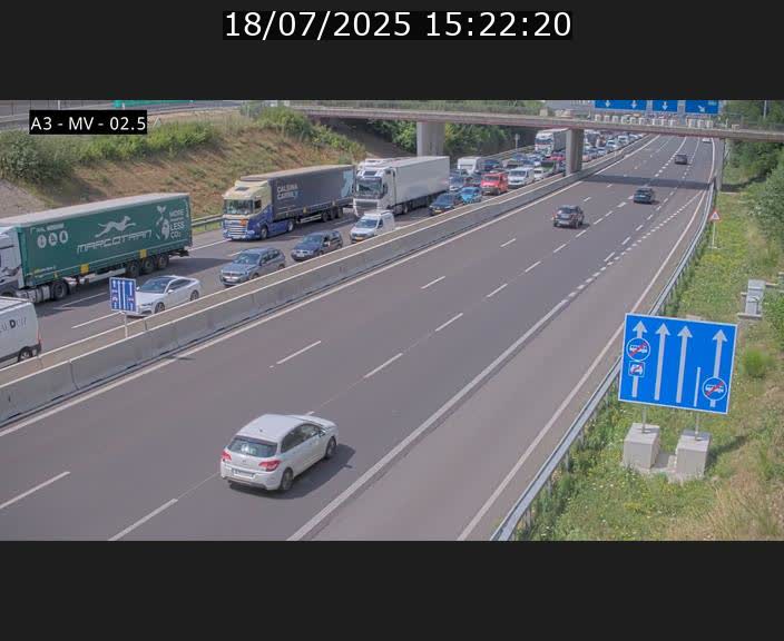 Webcam autoroute A3 au Luxembourg à proximité de la Croix de Gasperich. Vue orientée vers Luxembourg